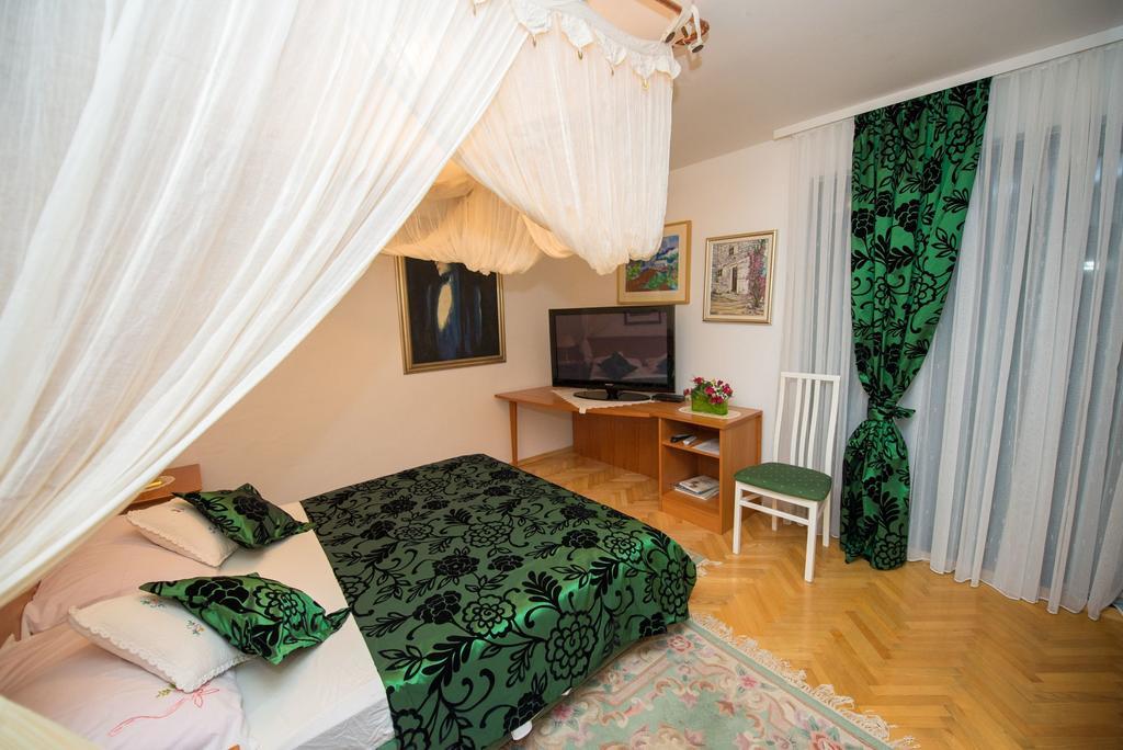 Apartments Marija Near Center Vodice Exterior photo