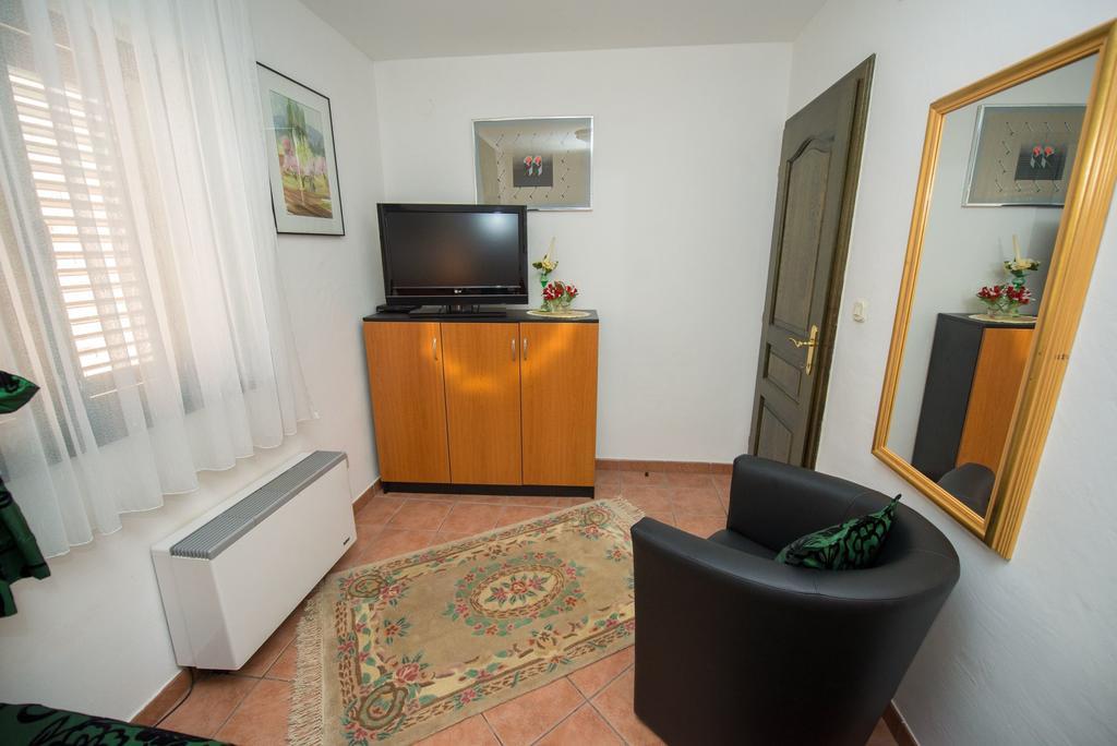 Apartments Marija Near Center Vodice Exterior photo